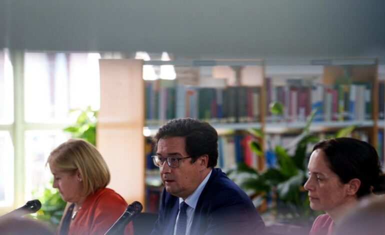 Las autonomías rechazan la propuesta de Óscar López para reducir la temporalidad en la función pública