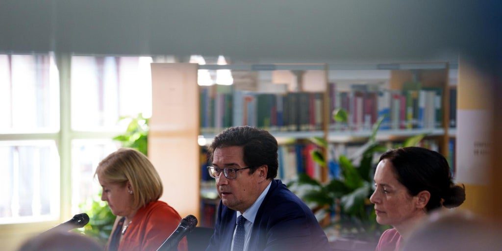 Las autonomías rechazan la propuesta de Óscar López para reducir la temporalidad en la función pública