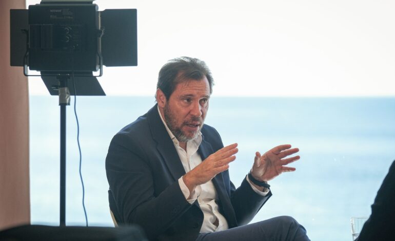Puente cree que es normal que haya viajeros de tren «tirados» todos los días