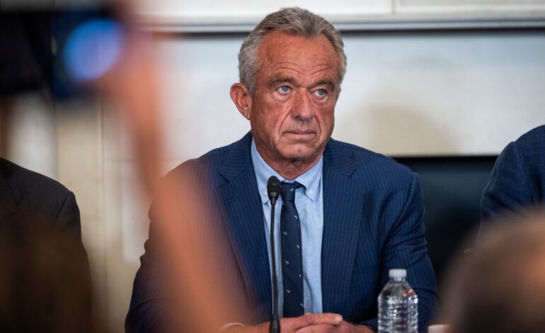 Robert Kennedy Jr. presionado tras ser muy criticado por sus medidas antivacunas