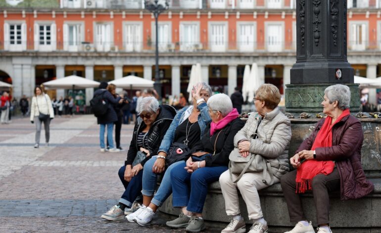 las mujeres cobran un 30% menos y se jubilan diez meses más tarde para intentar elevar su prestación