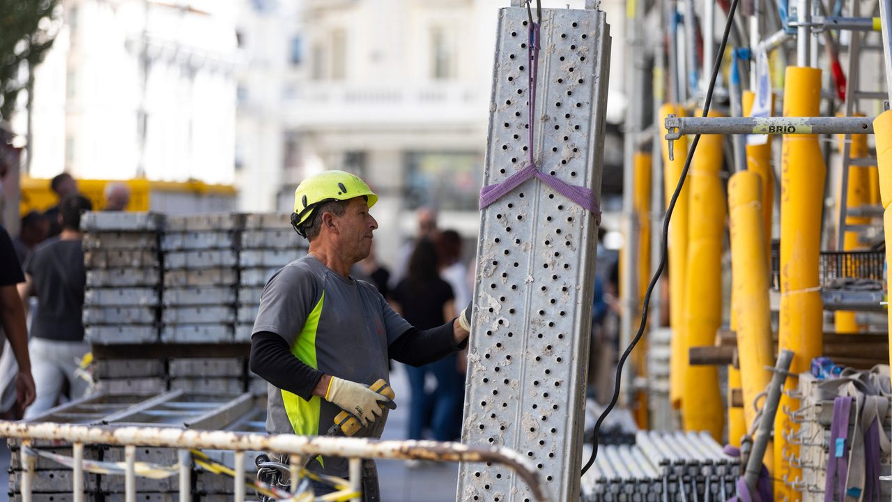 sólo el 10% de su mano de obra es joven