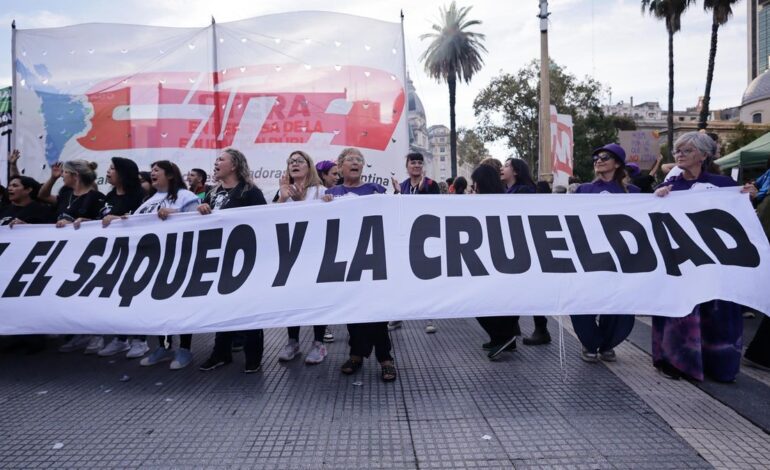 Día negro para Milei: dos reveses en el Congreso y cimbronazos en el mercado cambiario que erosiona su programa económico