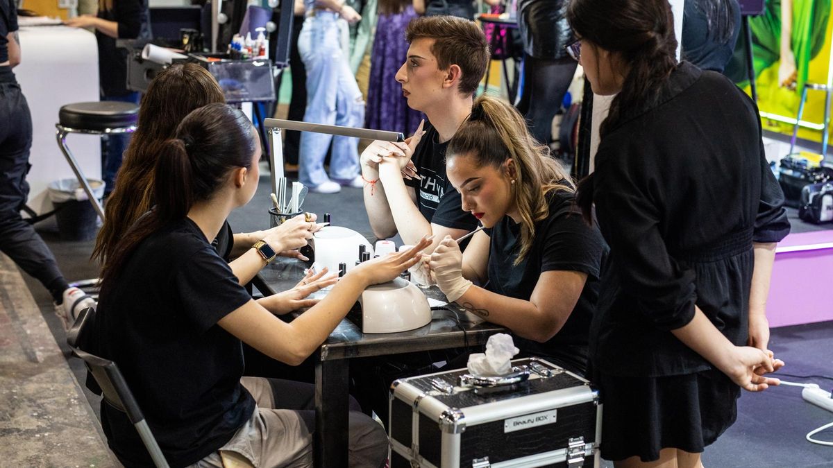 AYUDAS JÓVENES | Buenas noticias para los jóvenes que estudian y trabajen: Madrid anuncia una ayuda en la matrícula
