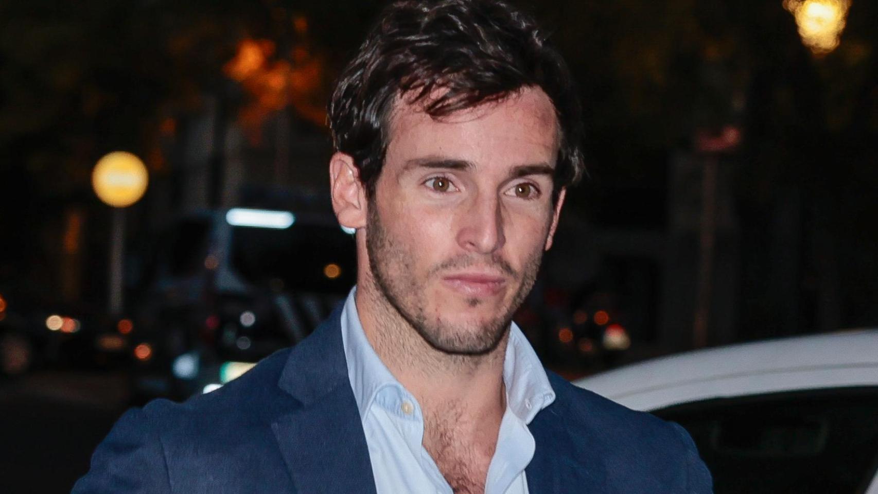 Imágenes del día: la salida nocturna de Íñigo Onieva para prepararse antes del triatlón de Marbella