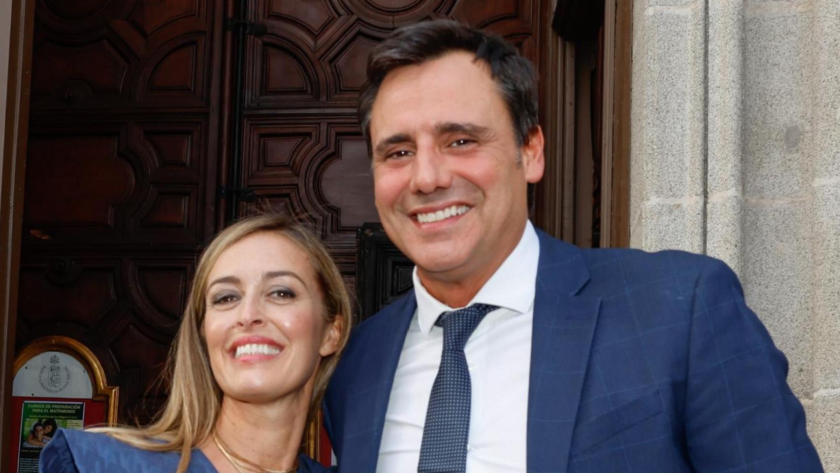 Imágenes del día: María Amores, mujer de Ion Aramendi, comparte una divertida foto junto a su hijo mayor que desvela cuánto ha crecido