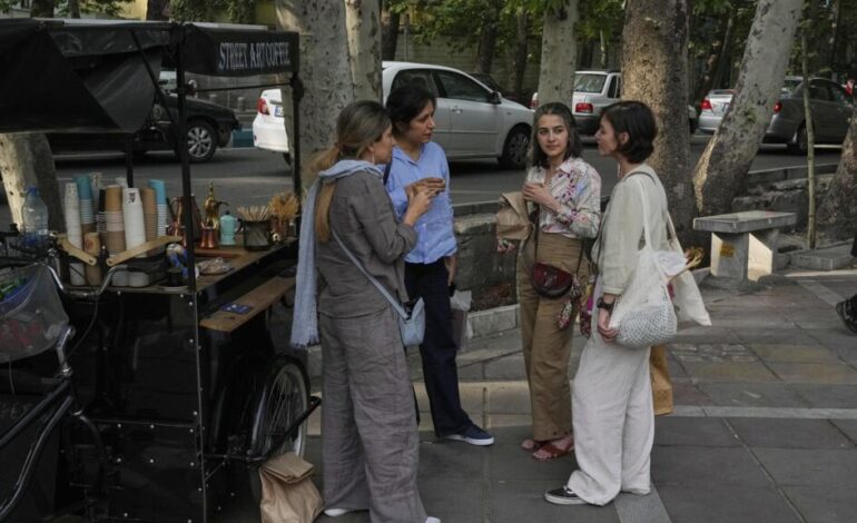 Irán: tres años tras la muerte de Mahsa Amini, las mujeres han conseguido libertades "irreversibles"