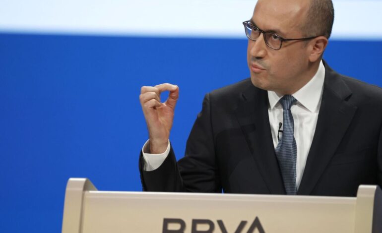 Genç (BBVA) dice que los accionistas del Sabadell lograrán un beneficio por acción del 25% con la OPA… asumiendo que el 100% acude a la oferta