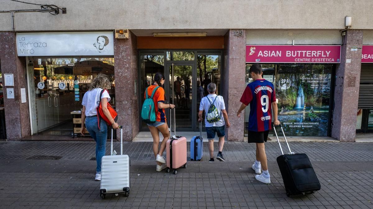 Airbnb se compromete a retirar de su plataforma los pisos turísticos ilegales en España