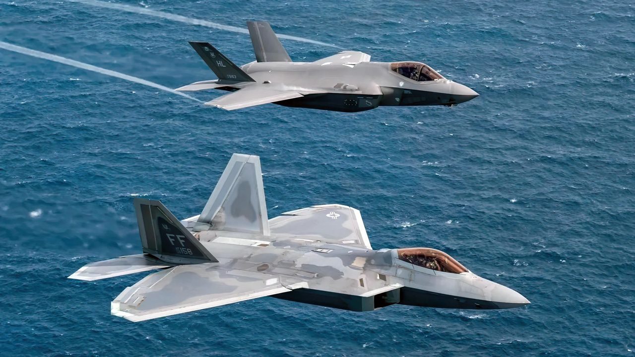 Los aviones de combate F-35 expulsan a un extraño avión ruso que volaba cerca de Europa
