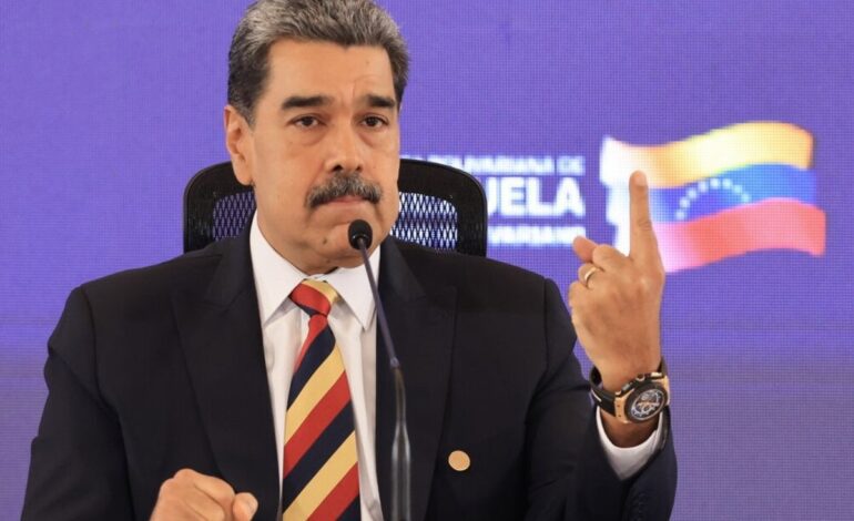 Maduro denuncia que ocho barcos de guerra y un submarino nuclear de EEUU «apuntan contra Venezuela»