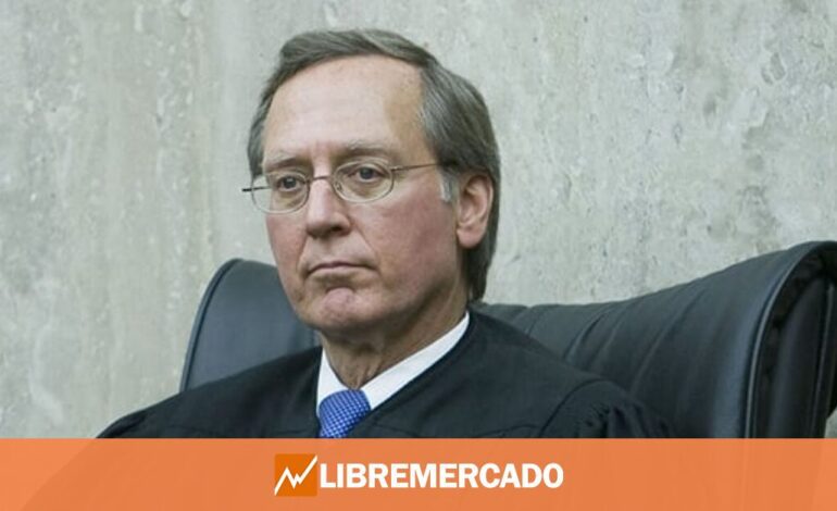 La dura sentencia del juez John D. Bates que reprocha a Sánchez los impagos de las renovables