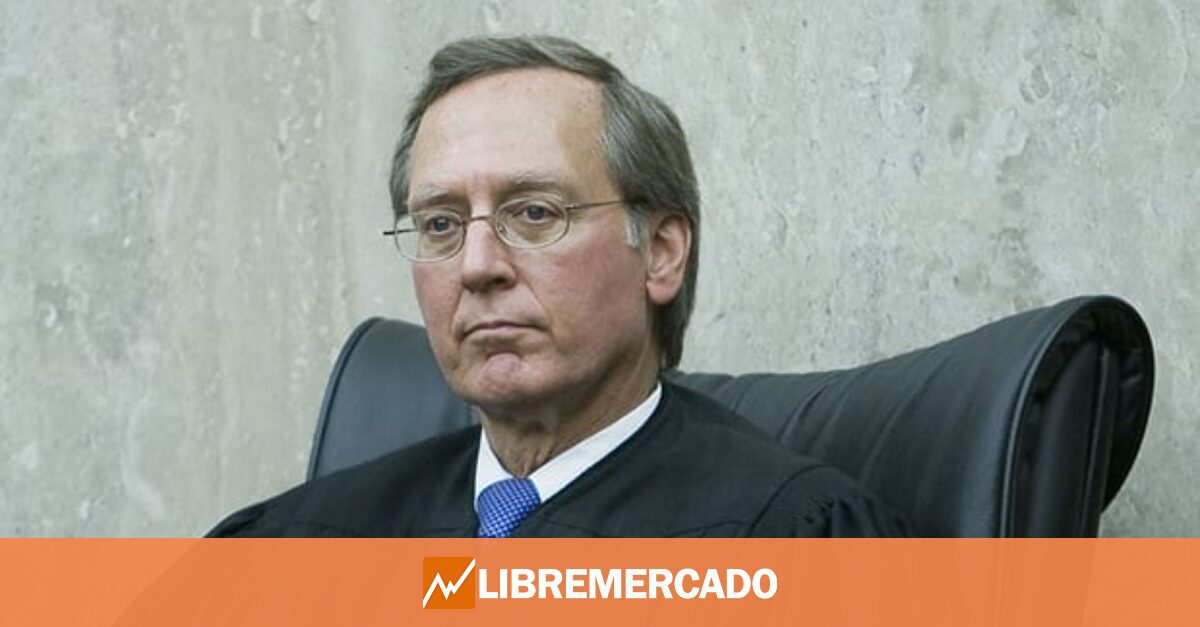 La dura sentencia del juez John D. Bates que reprocha a Sánchez los impagos de las renovables