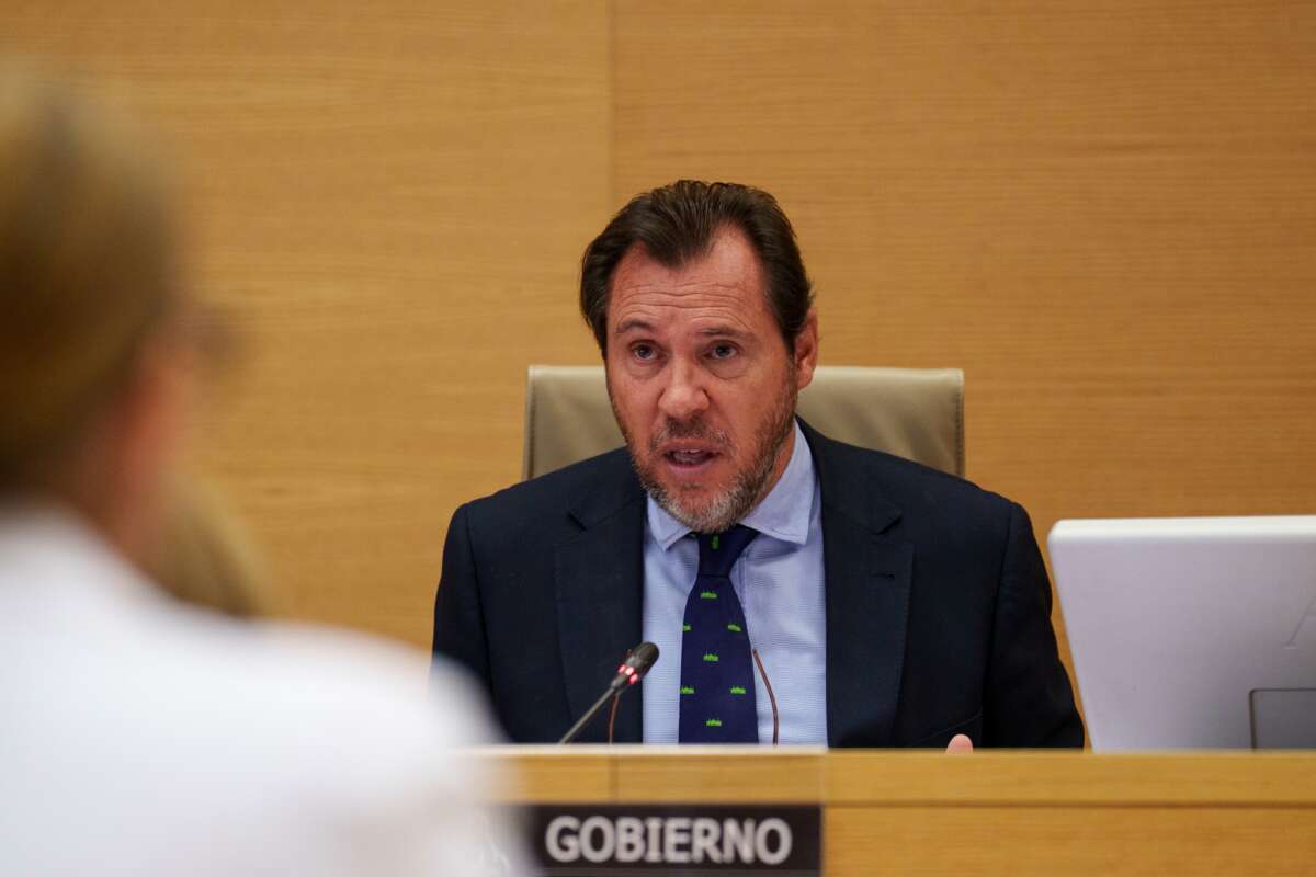 El Ministro de Transportes y Movilidad Sostenible, Óscar Puente, comparece, a petición propia, en la Comisión de Transportes y Movilidad Sostenible, en el Congreso de los Diputados, el 4 de septiembre de 2025, en Madrid (España). Renfe.