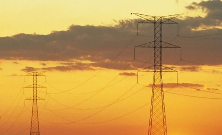 Las eléctricas creen que la CNMC descarta más inversiones en la red