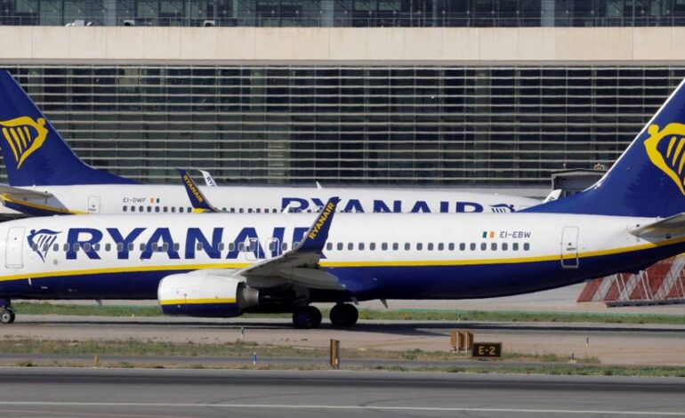 Cuánto dinero cobra un piloto de Ryanair en 2025: sueldo base y complementos