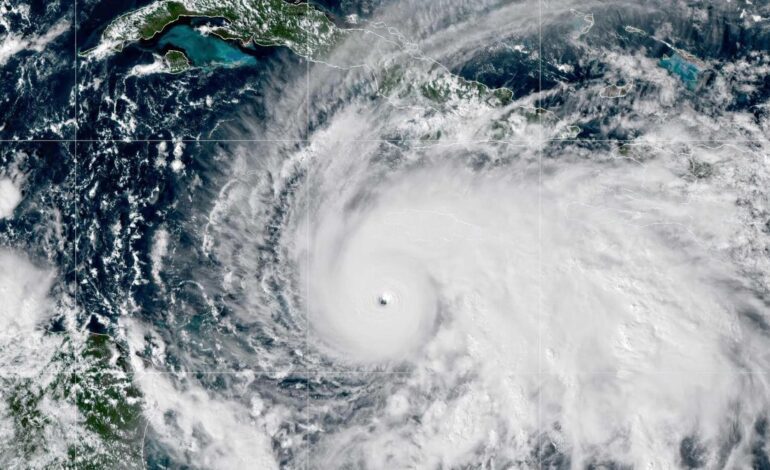 Jamaica se blinda ante el temor a la destrucción masiva del huracán ‘Melisa’, que ya ha causado 4 muertos