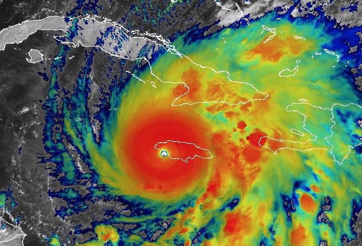 Imagen satelital del huracán 'Melissa' tocando tierra en Jamaica