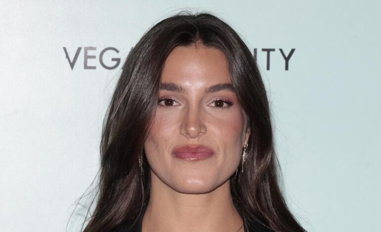 Corre a Springfield para hacerte con el cárdigan y el ‘jean’ que Gemma Pinto ha añadido a su armario