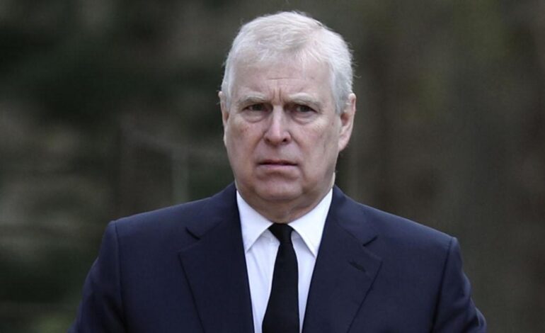 El rey Carlos III despoja del título de príncipe a su hermano Andrés, acorralado por el escándalo de Jeffrey Epstein