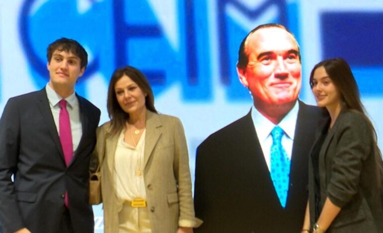 Nuria González, emocionada en el homenaje a Fernández Tapias en el segundo aniversario de su muerte: «Era un ser excepcional»