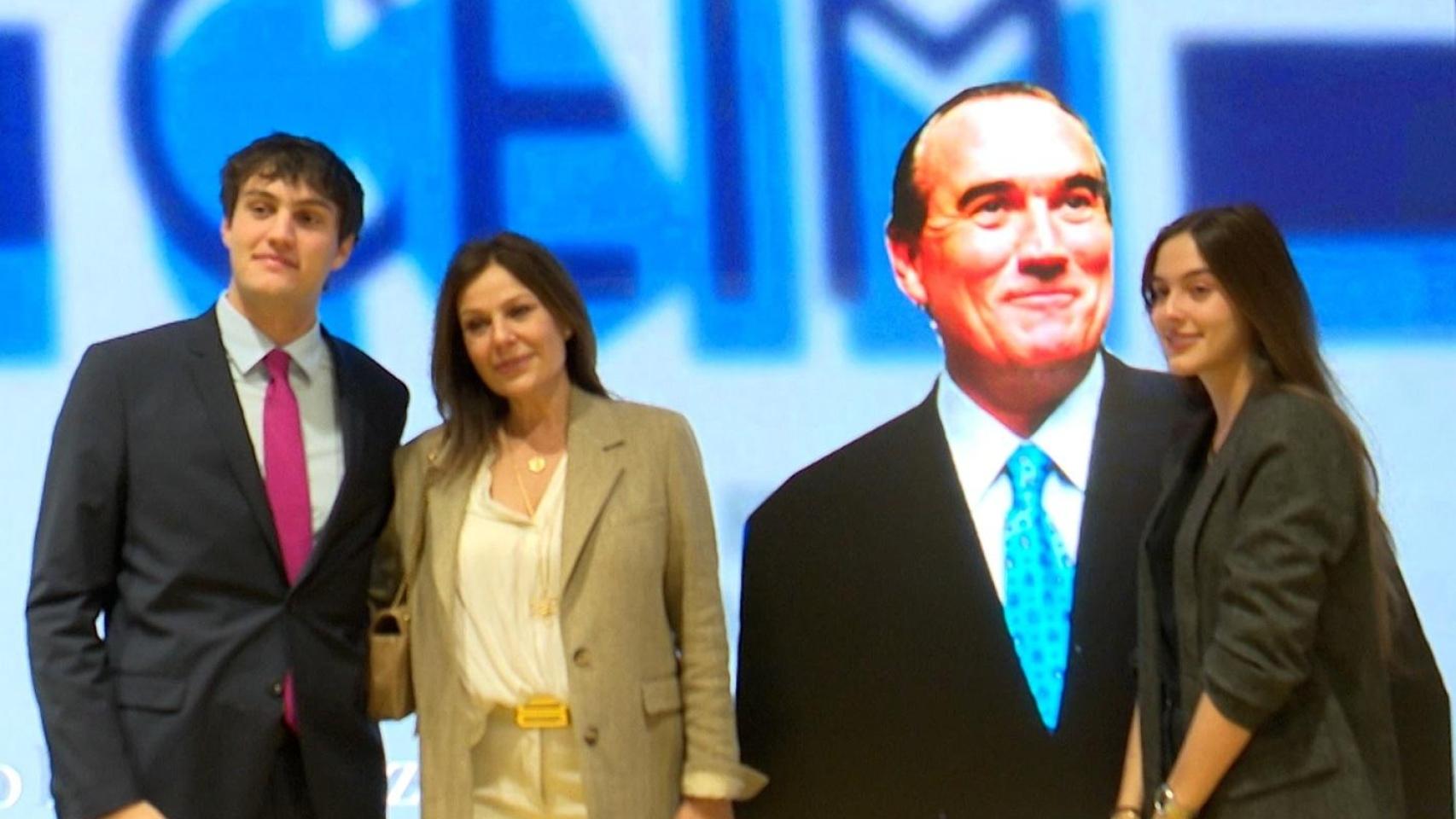 Nuria González, emocionada en el homenaje a Fernández Tapias en el segundo aniversario de su muerte: «Era un ser excepcional»