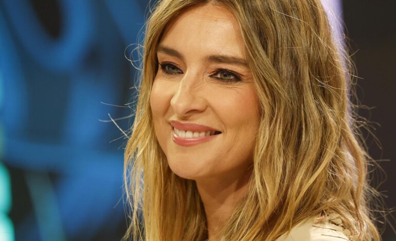 Sandra Barneda deslumbra en su gran regreso al trabajo con un traje que querrás tener en tu armario