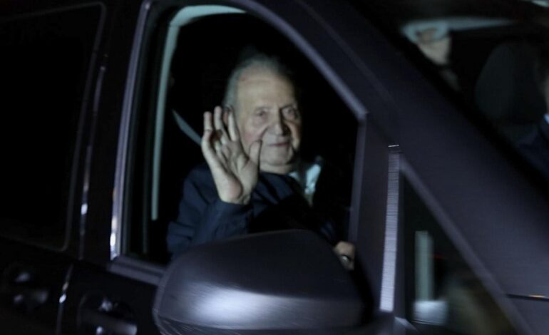 El rey Juan Carlos regresa a España en plena polémica tras publicarse algunos extractos de sus memorias: sus planes