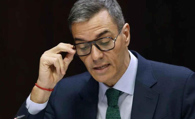 Pedro Sánchez estrena gafas de lujo de Christian Dior en la comisión del Senado sobre la corrupción en el PSOE