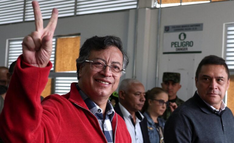 La Fiscalía de Colombia registra la sede del partido de Gustavo Petro por presunta financiación irregular de su campaña