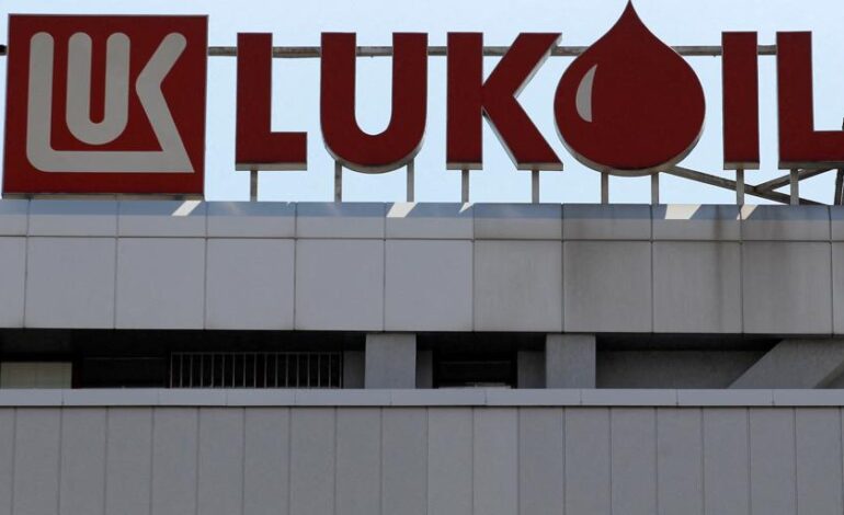 La rusa Lukoil planea vender activos internacionales debido a las sanciones occidentales