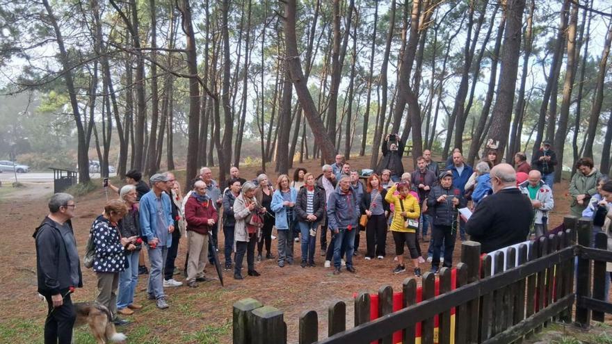 Honran a las víctimas del fascismo en Avilés y Salinas