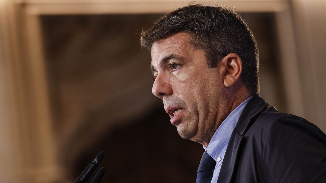 Un Mazón impasible ante sus mentiras insiste en acudir al funeral de Estado pese al rechazo de las víctimas de la DANA