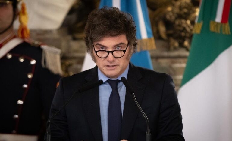 Javier Milei pisa fuerte y se impone al peronismo populista