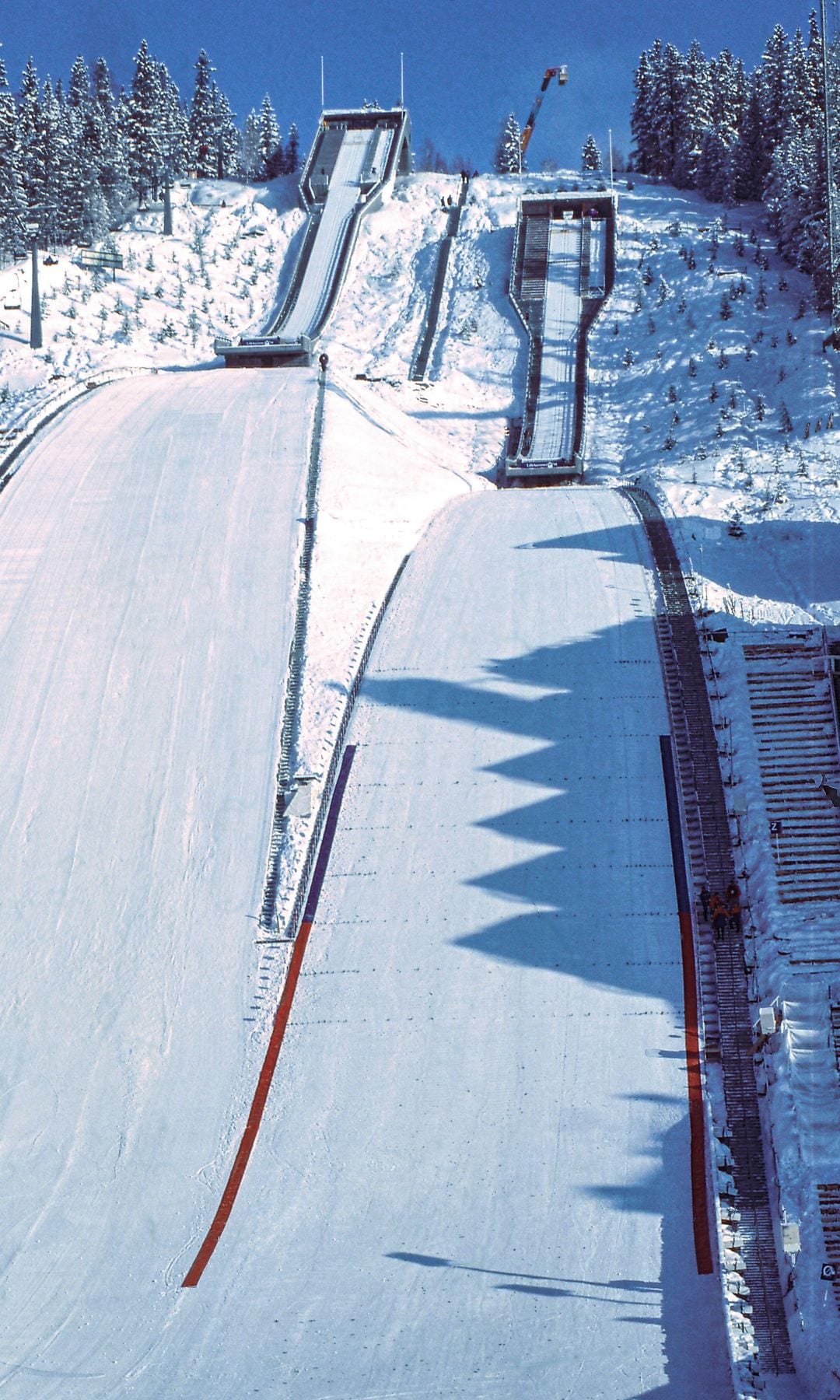 Lillehammer, impresionante salto de esquí desde Lysgårdsbakkene