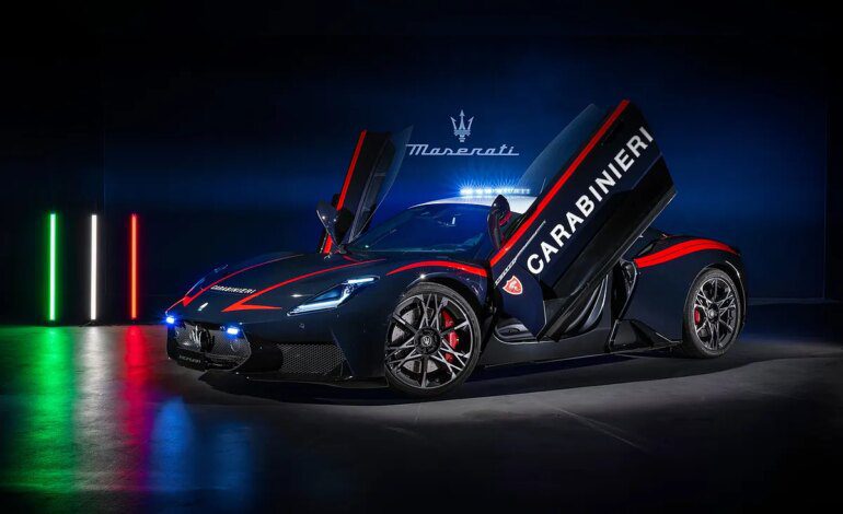 La Policía italiana estrena sus deportivos 'salvavidas'