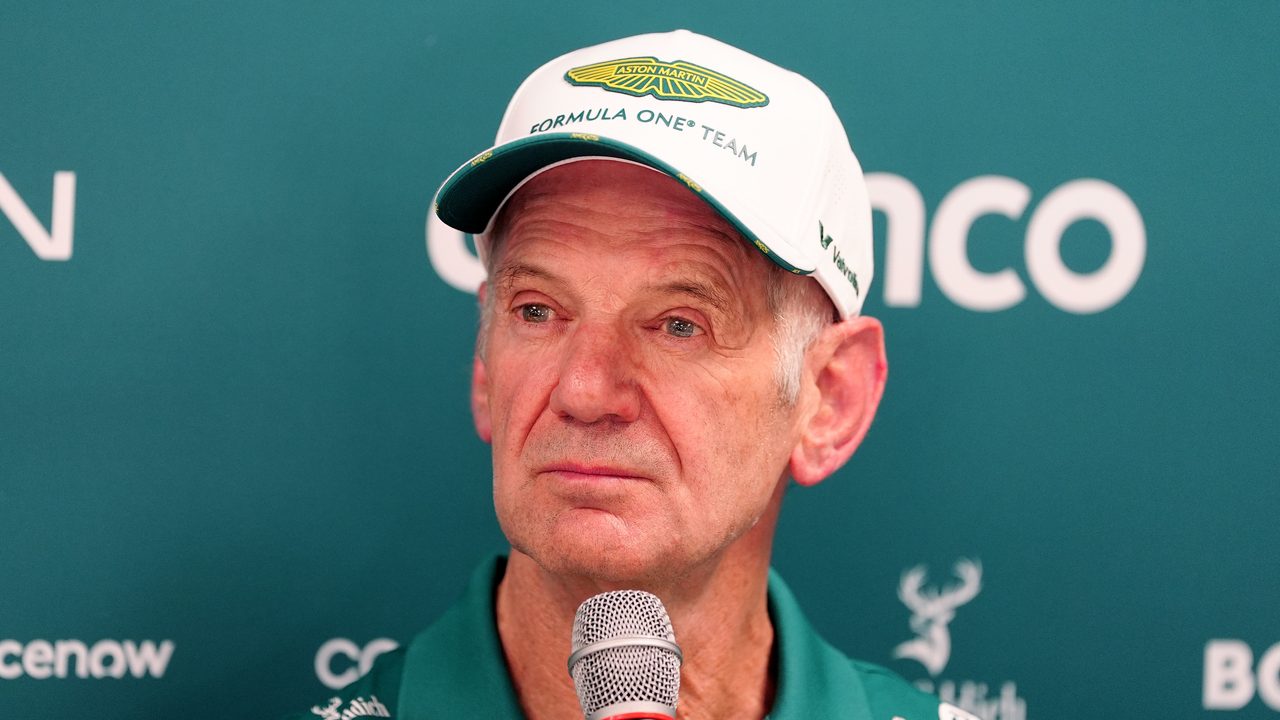 Él no va a reuniones sobre el negocio…