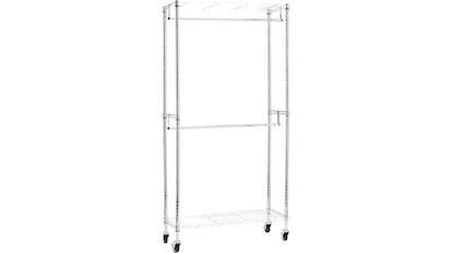 Vista del perchero colgante Amazon Basics.