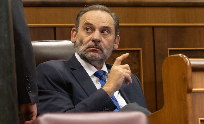 Ábalos pide que Transportes certifique «el número de folios» que usó como ministro para «acreditar» que no hay un «lenguaje en clave»