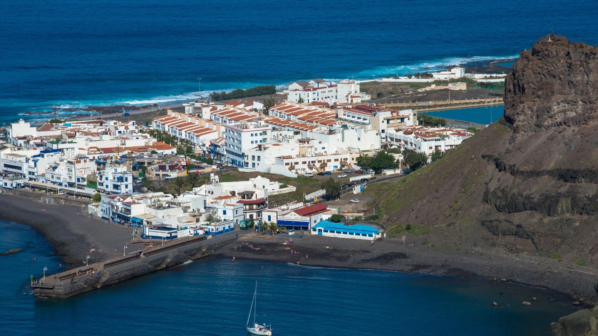 Vista aérea del pueblo pesquero de Agaete, Gran Canaria