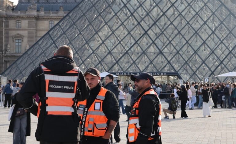 Detienen a cinco nuevos sospechosos por el robo de joyas en el Museo del Louvre