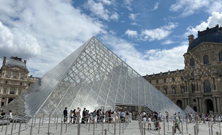 Detenidos por el robo en el Louvre, en DIRECTO