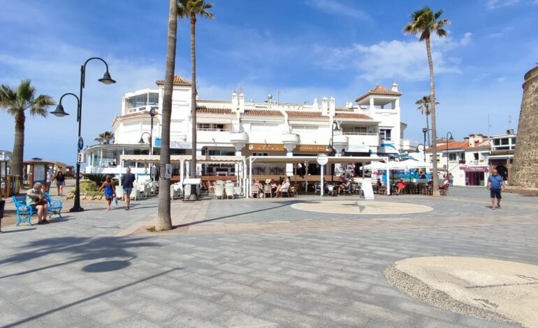 Detenidos dos hombres por asaltar y causar graves lesiones a una anciana en su vivienda de Mijas