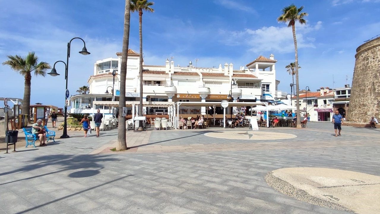 Detenidos dos hombres por asaltar y causar graves lesiones a una anciana en su vivienda de Mijas