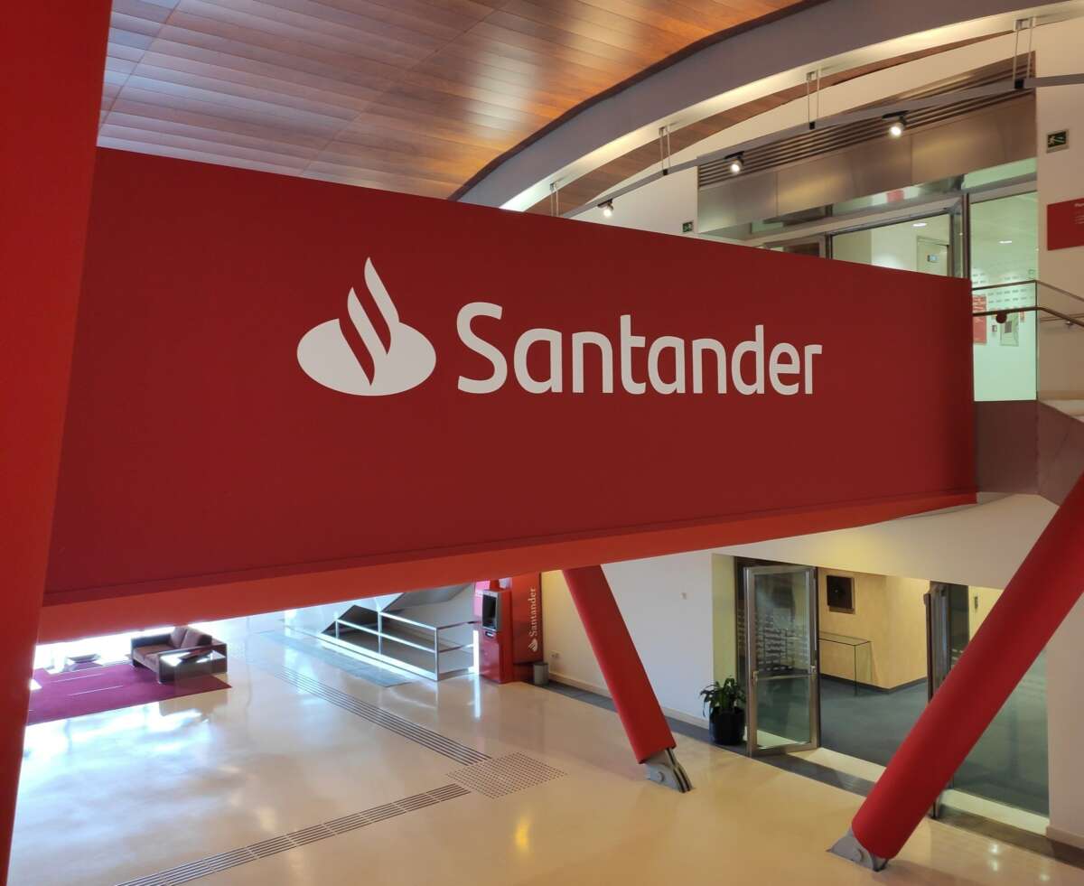 Archivo - Logotipo Banco Santander