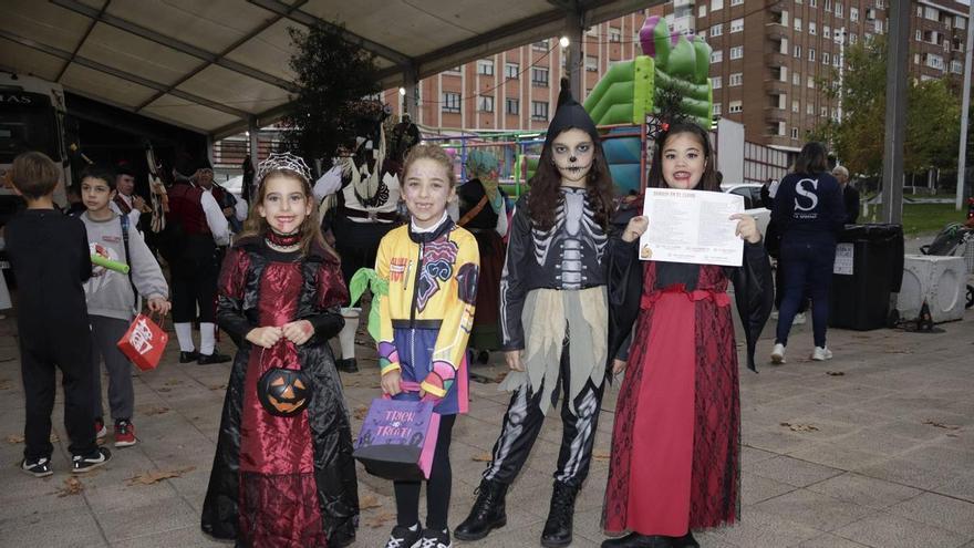 SAMAÍN EL LLANO I El Llano ya celebra su Samaín con más de medio centenar de comercios y cientos de niños recorriendo el barrio