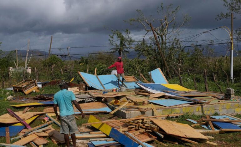 ‘Melissa’ deja en Jamaica miles de personas refugiadas, cortes de luz e inundaciones