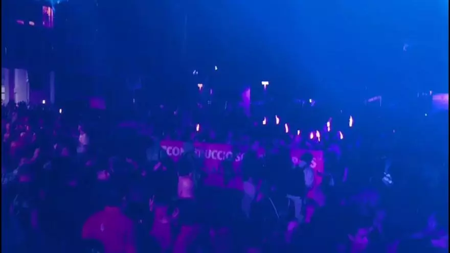 gritos de "No son muertes, son asesinatos." en Benetússer