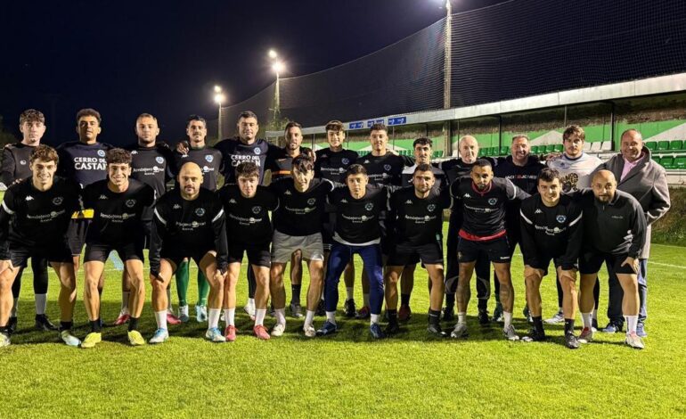 Un estudiante de INEF en Coruña, un repartidor o un operador de máquinas: así es la plantilla del equipo asturiano que ha hecho historia en la Copa del Rey