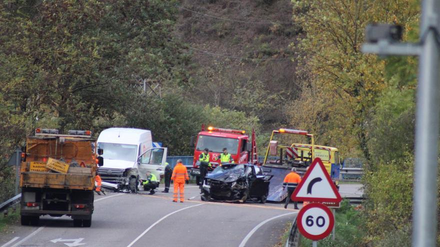 Herido grave un hombre de 60 años en un accidente en el corredor del Aller